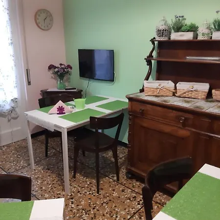 Casa Adele - Serravalle Outlet Отель типа 